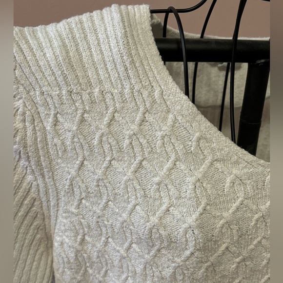 White sweater with pretty front design - Picture 2 of 4